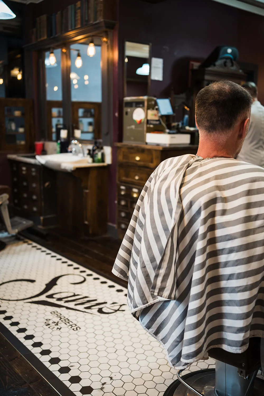 Sam's Barbers Dame Court