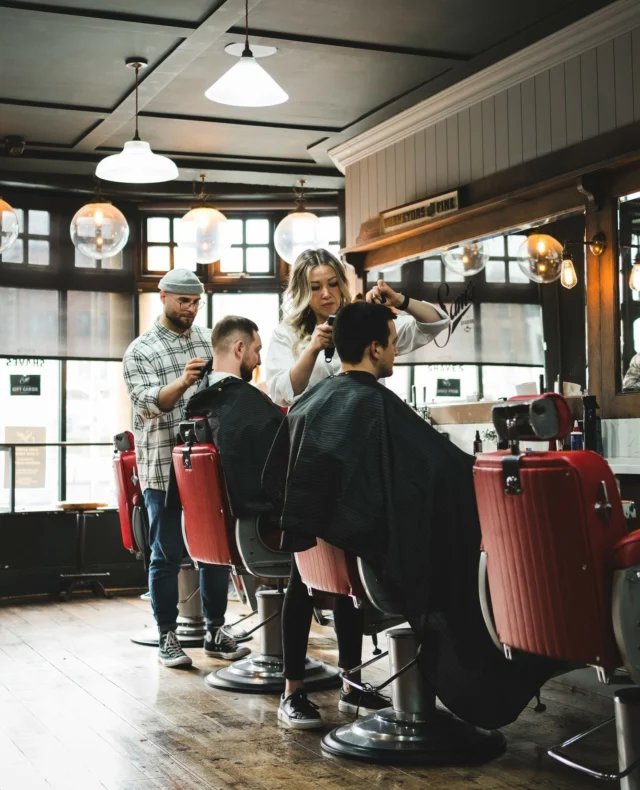 The weekend is upon us and our chairs are quickly filling up across the city! 💈🇮🇪⁠
⁠
Still need to book in for that trim? Head to the link our bio now ✂️