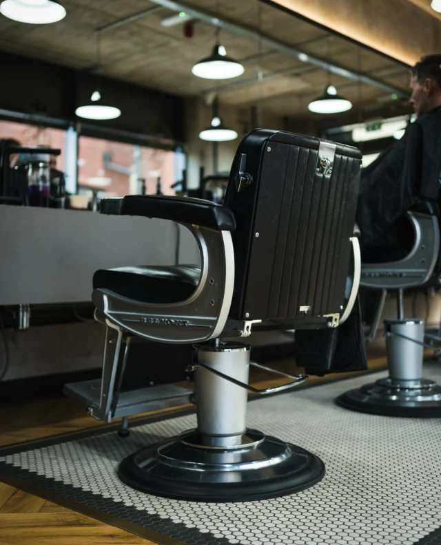 Saturday’s are for smooth blends and fresh shaves 💈⁠
⁠
Whether you're prepping for a night out or just getting your weekly fix, our chairs are always ready⁠
⁠
Sam's are all about top-class trims and good vibes 💯